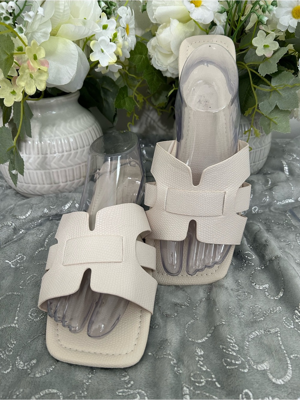 NWT Ecoolnviv, Size 13, Ivory- Women's Neutral Ivory Faux Leather Slide Sandals